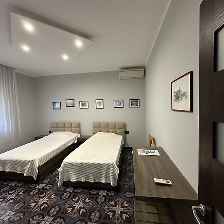 Royal Aparthotel Vlorë Esterno foto