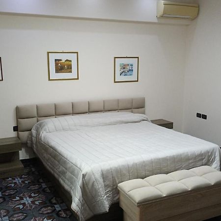 Royal Aparthotel Vlorë Esterno foto