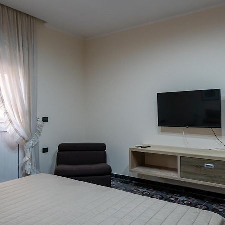 Royal Aparthotel Vlorë Esterno foto
