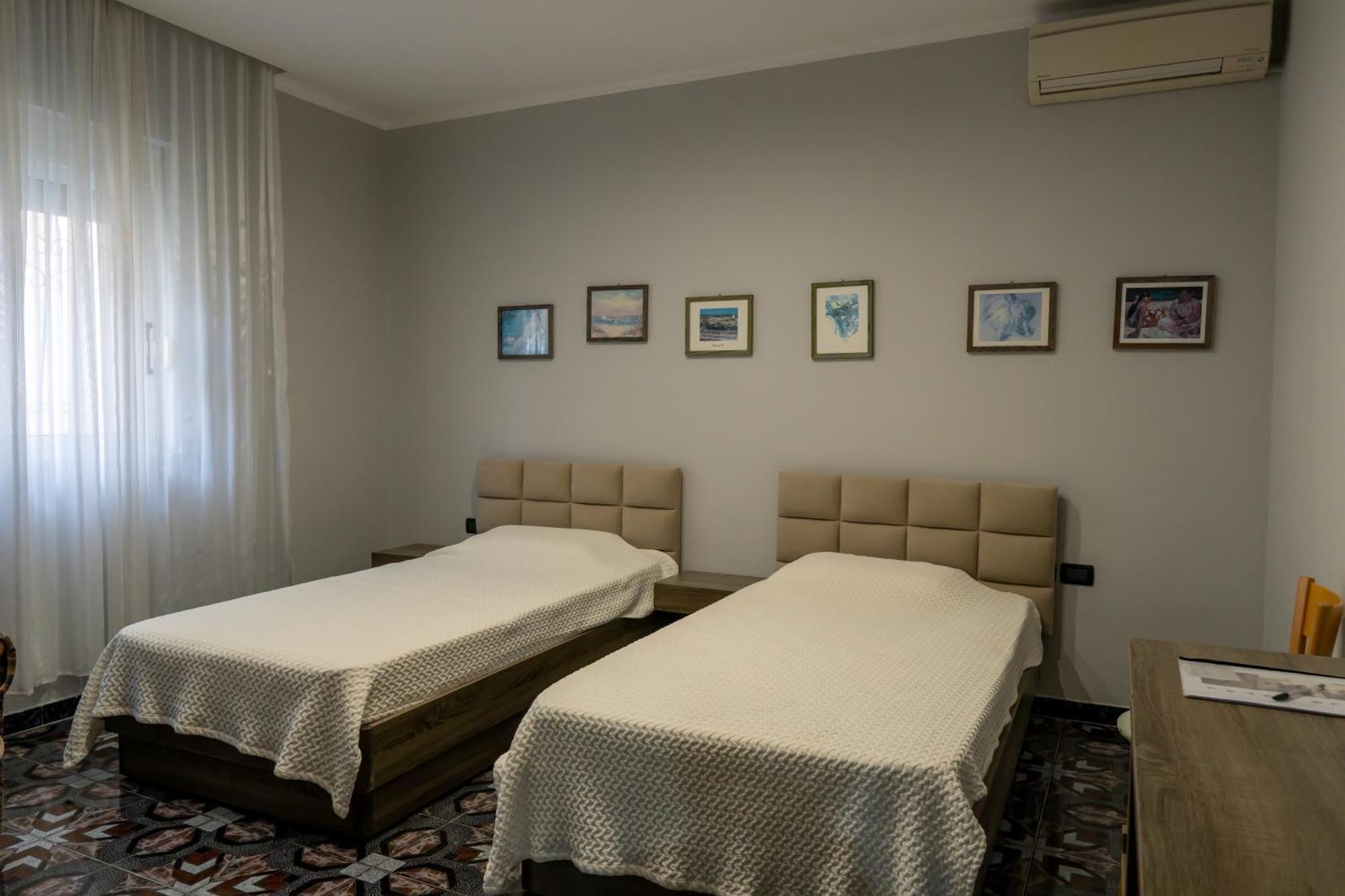 Royal Aparthotel Vlorë Esterno foto