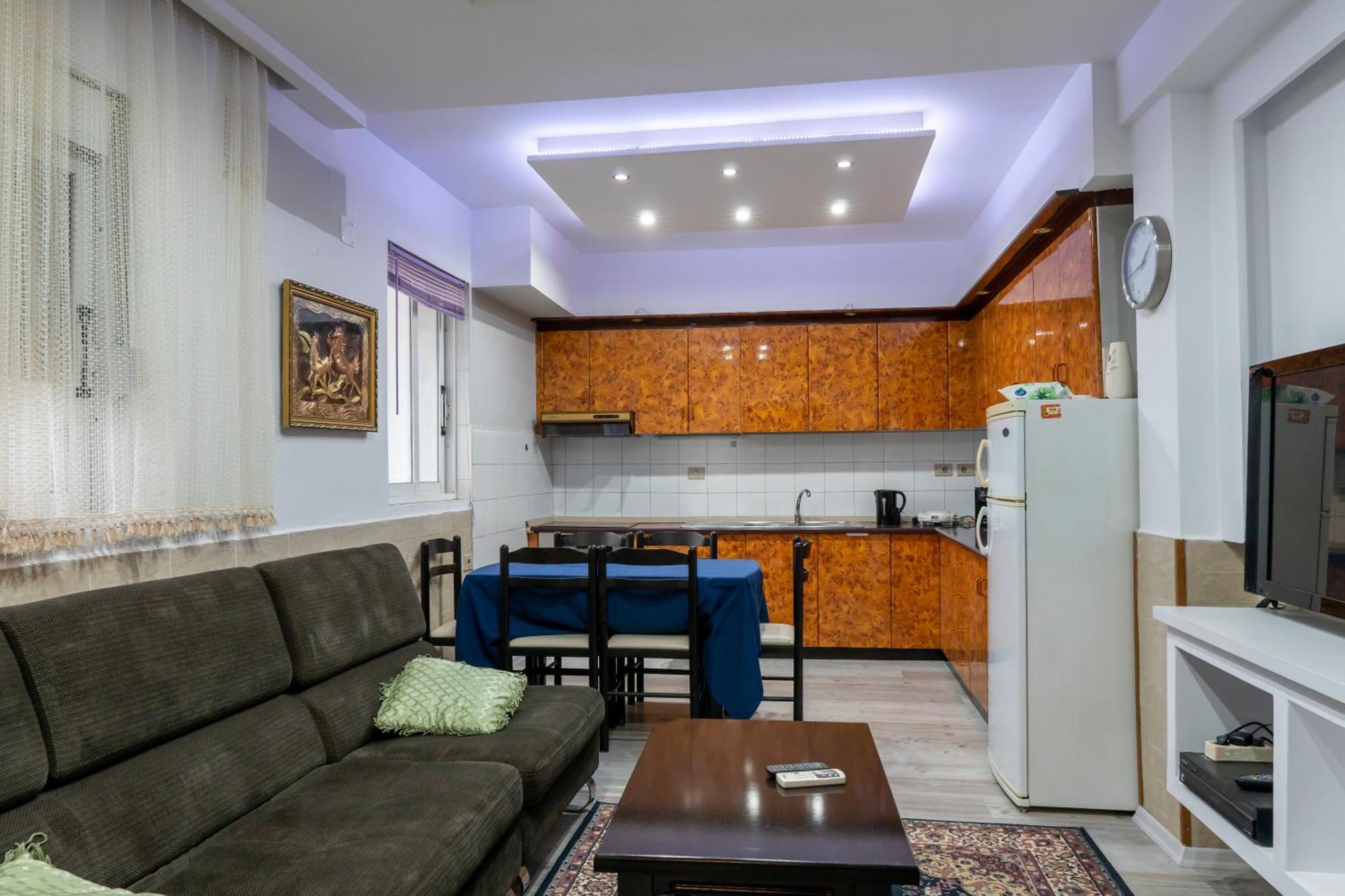 Royal Aparthotel Vlorë Esterno foto