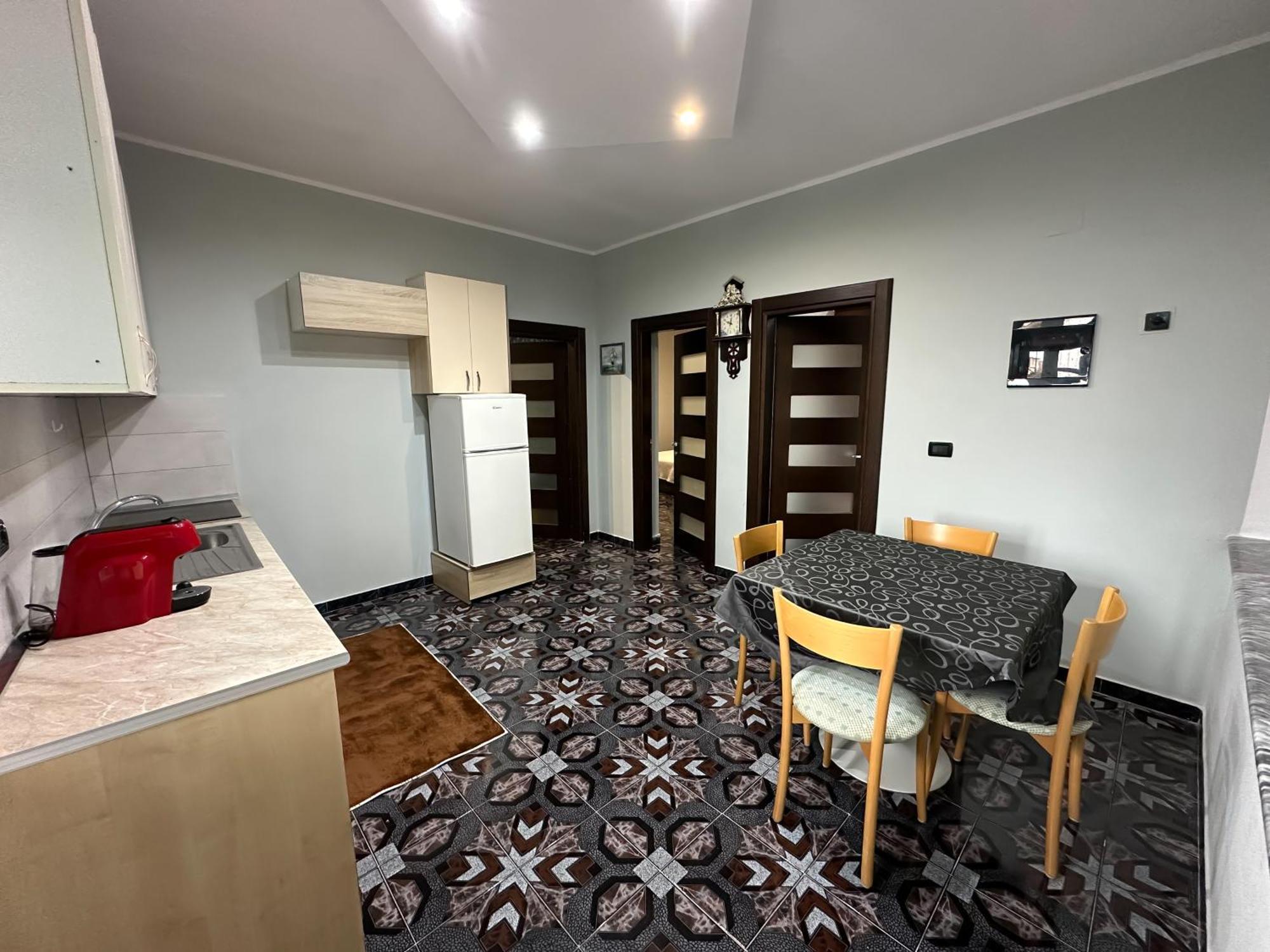Royal Aparthotel Vlorë Esterno foto