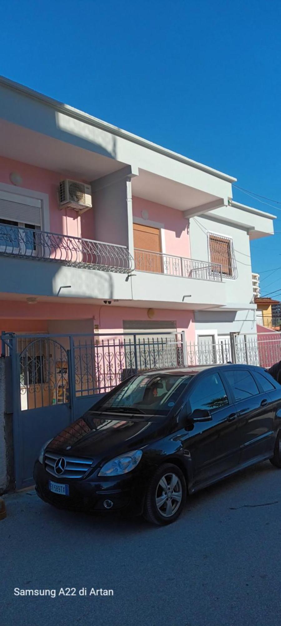 Royal Aparthotel Vlorë Esterno foto