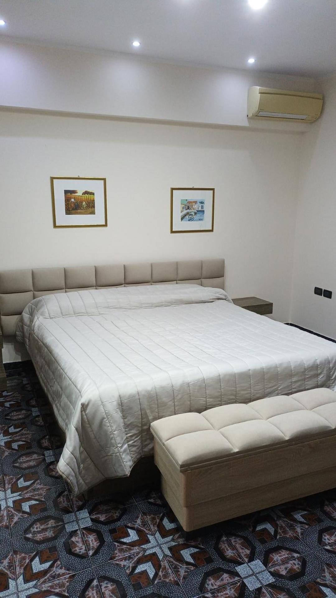 Royal Aparthotel Vlorë Esterno foto