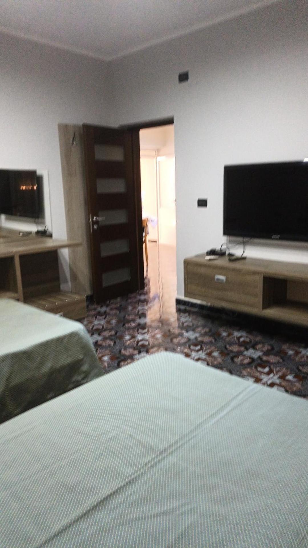 Royal Aparthotel Vlorë Esterno foto