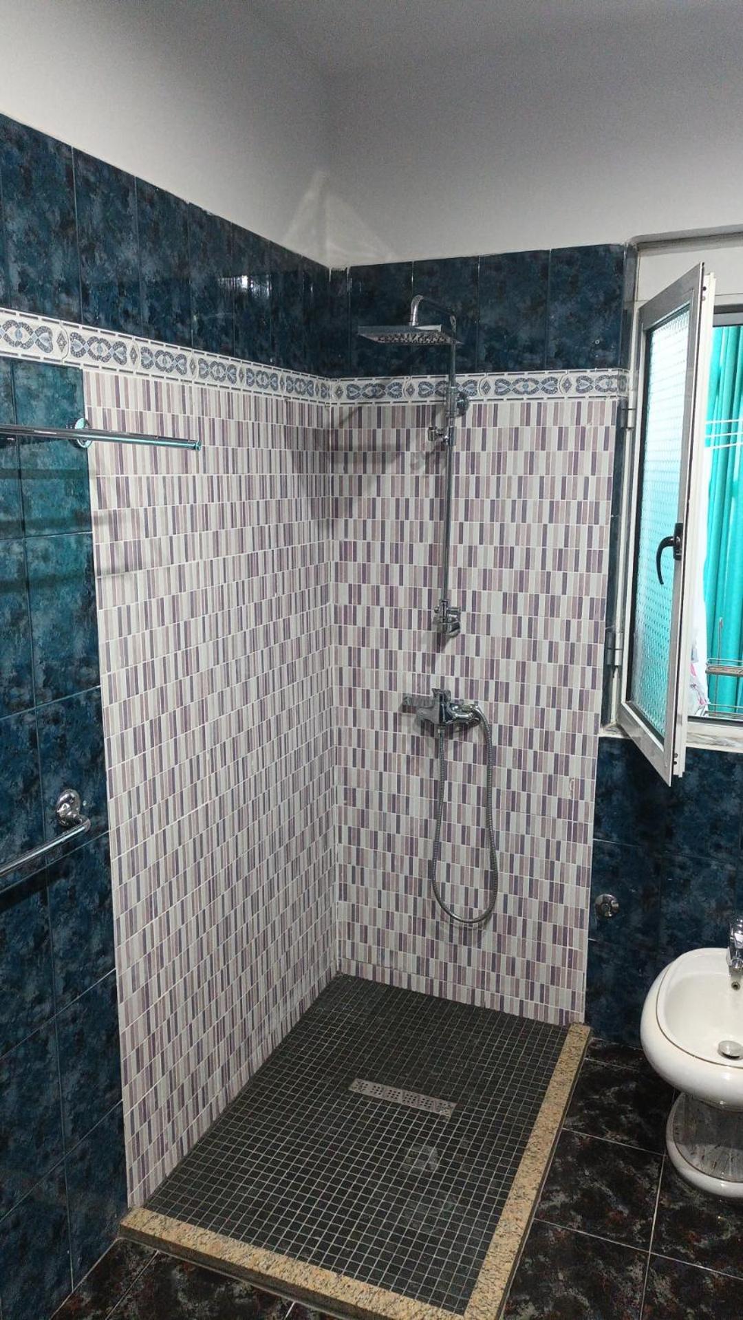 Royal Aparthotel Vlorë Esterno foto