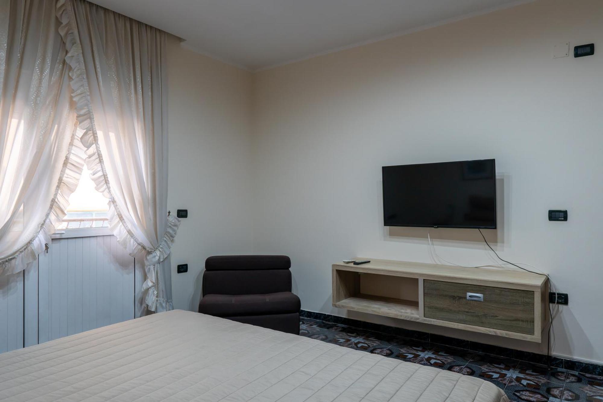 Royal Aparthotel Vlorë Esterno foto