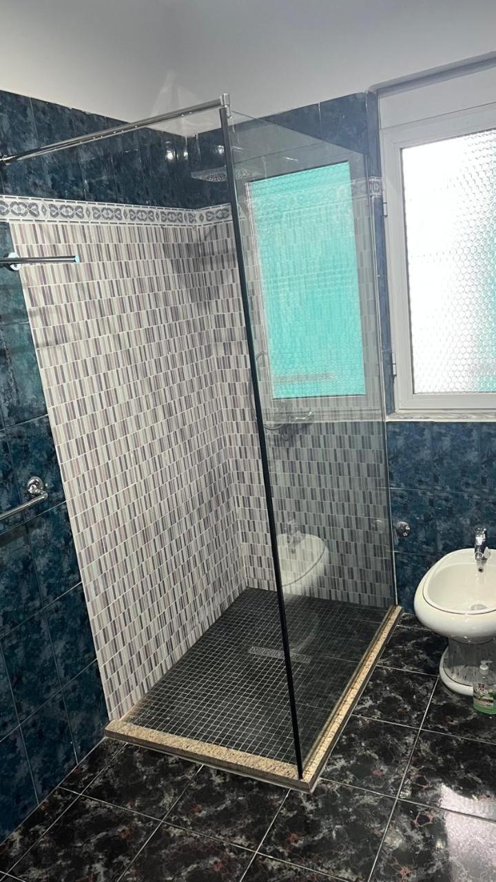 Royal Aparthotel Vlorë Esterno foto